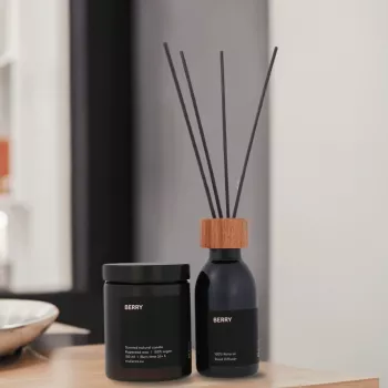 Set lumanare naturala si difuzor natural cu betisoare din trestie Berry (180ml+100ml), Mulieres