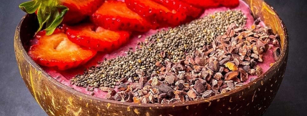 Retete KETO Smoothie bowl colorat si aromat cu ButterFat Keto