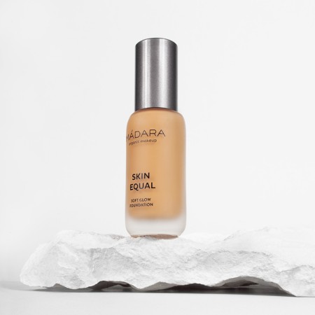 Skin Equal 50 Golden Sand - fond de ten soft glow SPF15 (30 ml), Madara