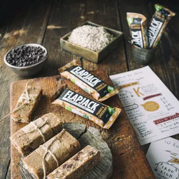 Baton Flapjack arahide si ciocolata bio, vegan, fara gluten (60 grame), Cerea Baton Flapjack arahide si ciocolata bio, vegan, fara gluten (60 grame), Cerea