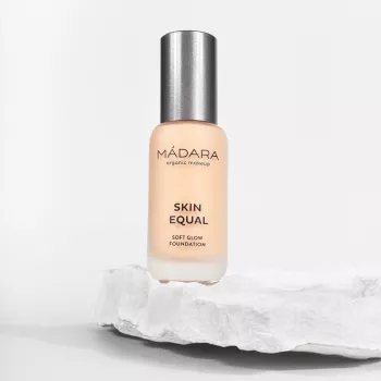 Skin Equal 20 Ivory - fond de ten soft glow SPF15 (30 ml), Madara