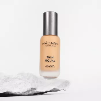 Skin Equal 40 Sand - fond de ten soft glow SPF15 (30 ml), Madara